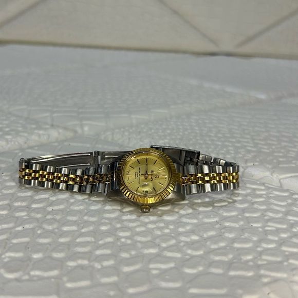 Elon Stainless Steel Water Resistant Quartz Watch - Picture 4 of 10